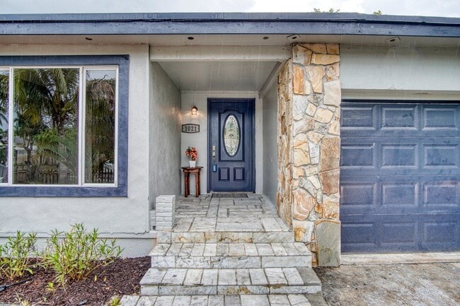 property at 1021 S M St