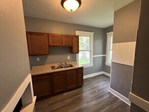 902 W Mac Queen Ave in Peoria, IL - Building Photo - Building Photo