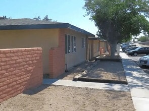 Buena Vista Apartments in Barstow, CA - Foto de edificio - Building Photo