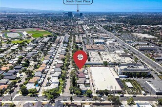 2516 S Baker St, Unit D in Santa Ana, CA - Foto de edificio - Building Photo
