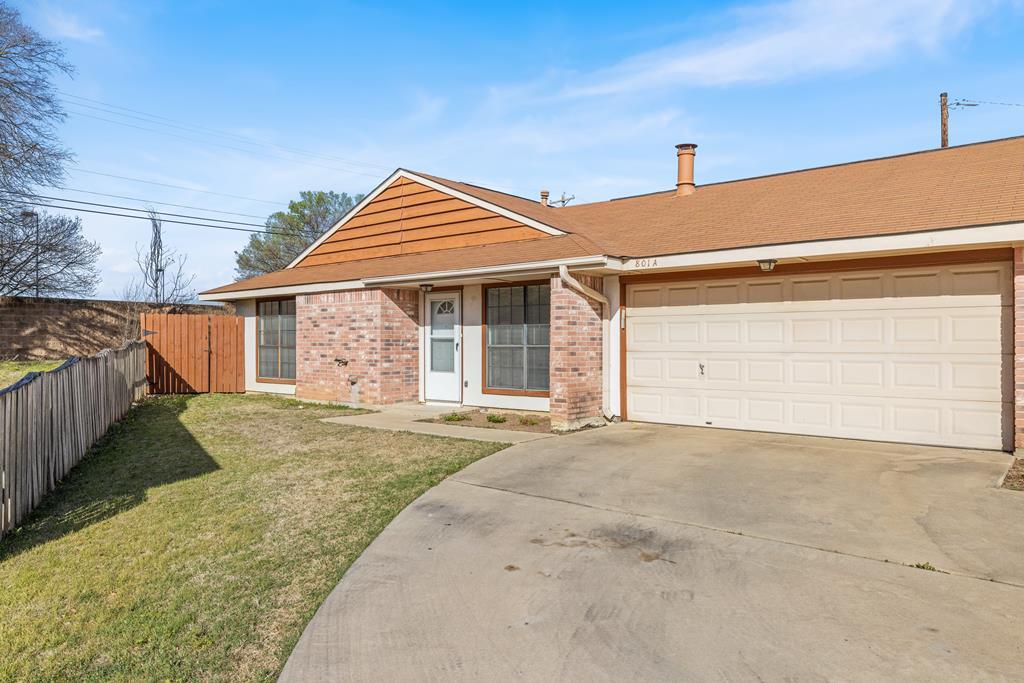 801 Laura Belle Dr in Kerrville, TX - Building Photo