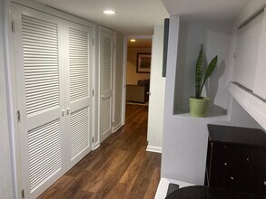 425 Undercliff Ave, Unit Studio basement in Edgewater, NJ - Building Photo - Building Photo