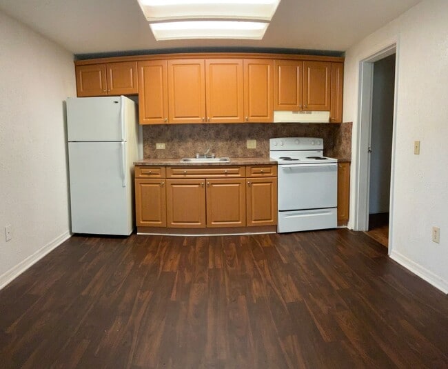 property at 10003 S Nob Hill Cir