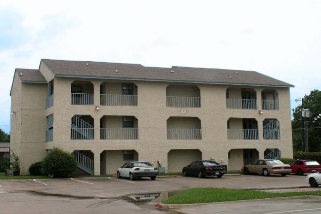 Riverway Village Apartments in Dallas, TX - Foto de edificio - Building Photo