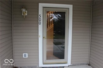 13370 White Granite Dr in Fishers, IN - Foto de edificio - Building Photo