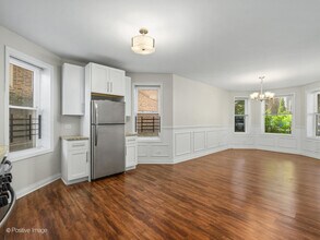 2441 N Harding Ave in Chicago, IL - Building Photo - Building Photo