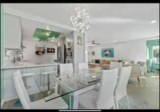 237 Sea Forest Ct in Del Mar, CA - Foto de edificio - Building Photo