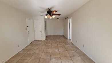 2937 Winkler Ave in Ft. Myers, FL - Building Photo - Building Photo