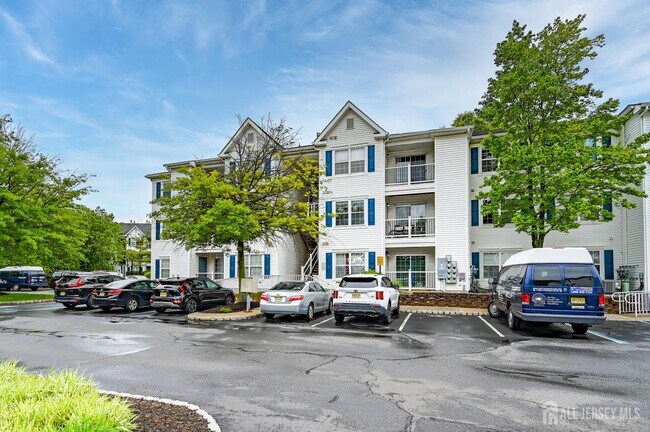 1331 Waterford Dr in Edison, NJ - Building Photo - Building Photo
