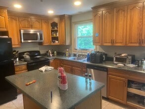 753 Evergreen Ave in Hamden, CT - Building Photo - Building Photo