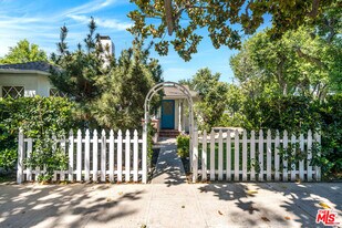 1400 W Clark Ave in Burbank, CA - Building Photo