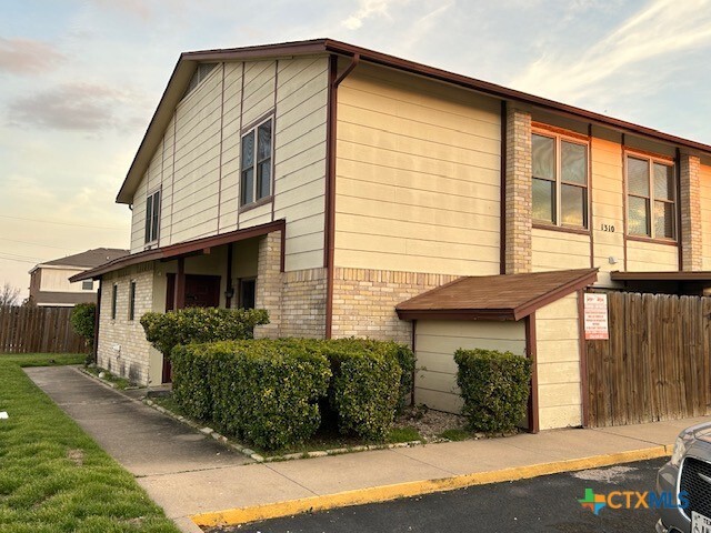 1310 Covey Ln