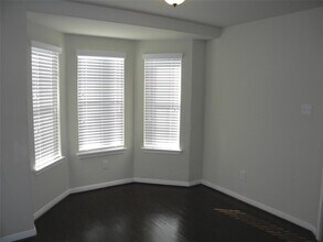 2410 Jones St in Rosenberg, TX - Building Photo - Building Photo