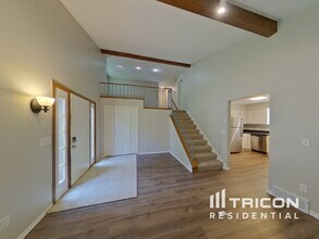 13638 Elkwood Dr in Apple Valley, MN - Foto de edificio - Building Photo