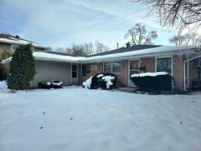 1609 Lincolnway W in Mishawaka, IN - Building Photo - Building Photo