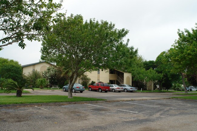 Flour Bluff Apartments in Corpus Christi, TX - Building Photo - Building Photo