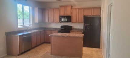 6834 W Nadine Way in Peoria, AZ - Building Photo - Building Photo