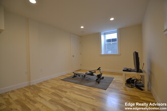 136 Summer St, Unit 1 in Watertown, MA - Foto de edificio - Building Photo