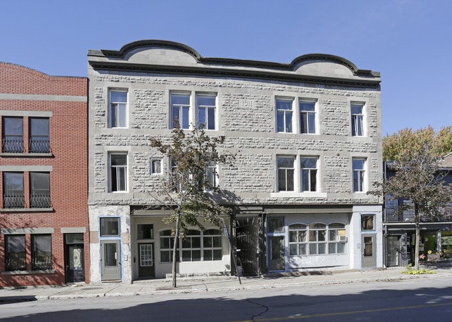 3237-3245 Sainte-Catherine Rue E