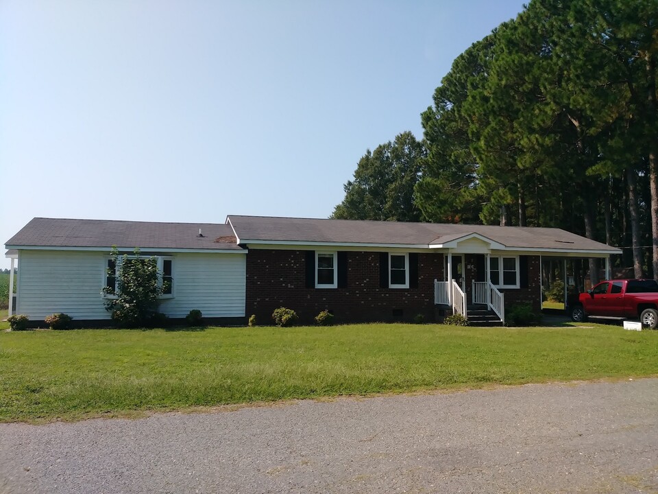 302 Johnson St in Fremont, NC - Building Photo