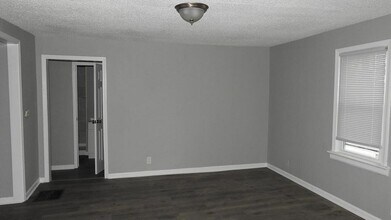 2222 S Arlington Ave in Independence, MO - Building Photo - Building Photo