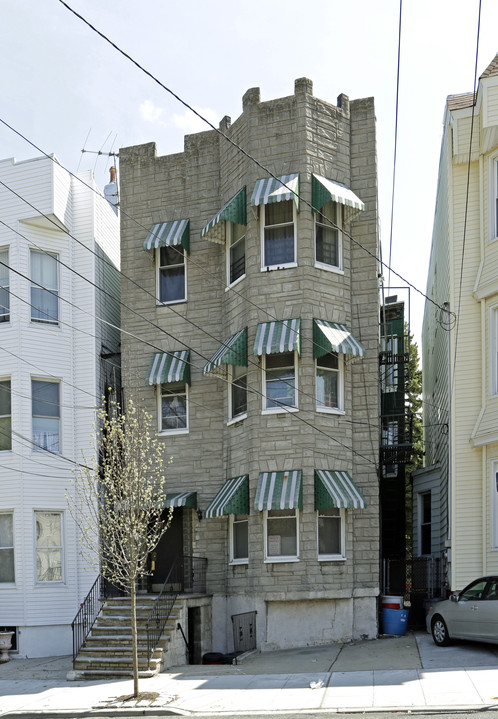 1806 West St in Union City, NJ - Building Photo