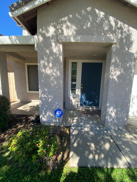 444 Fisher Cir in Folsom, CA - Building Photo