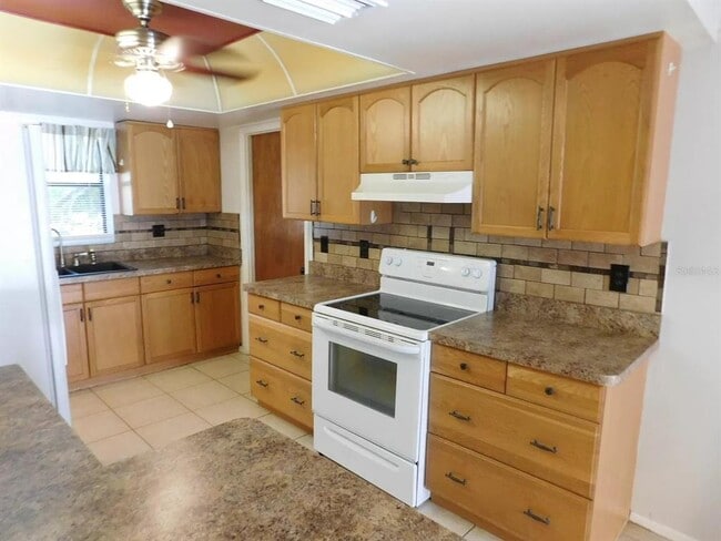 902 Plum Tree Ln in Sarasota, FL - Building Photo - Building Photo