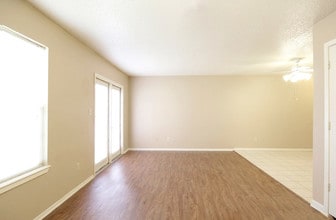 Heatherbrook Apartments - Senior Living in Port Arthur, TX - Foto de edificio - Building Photo