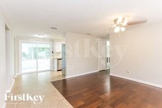 447 W Clermont Dr in Orange Park, FL - Foto de edificio - Building Photo