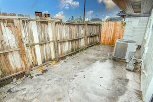 1639 Northwood St in Houston, TX - Building Photo