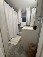 503 Wood St, Unit 2 in Bristol, RI - Building Photo - Building Photo