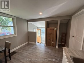 74 Huron St in Woodstock, ON - Building Photo - Building Photo