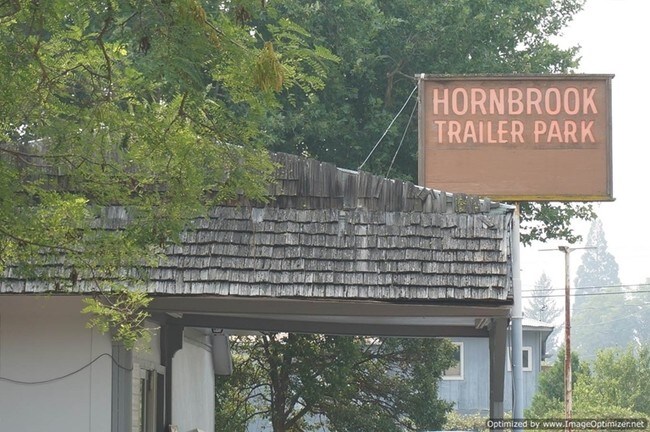 Mobile Home Park in Hornbrook, CA - Foto de edificio - Building Photo