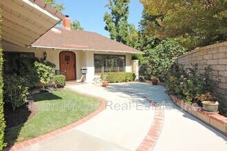 25433 Plaza Escovar in Santa Clarita, CA - Building Photo - Building Photo