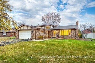 409 Sara Ave in Lemont, IL - Building Photo