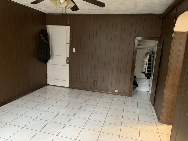 9007 70th Dr, Unit 1st floor in Forest Hills, NY - Foto de edificio - Building Photo