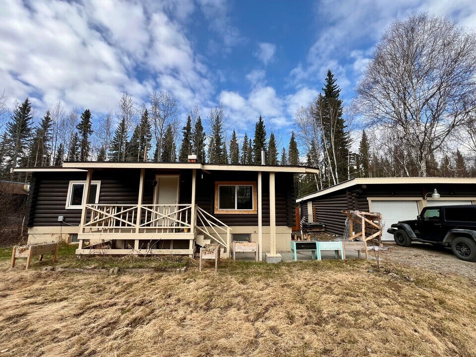 4708 River St in North Pole, AK - Building Photo