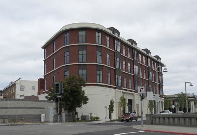 Adeline Place in Emeryville, CA - Foto de edificio - Building Photo