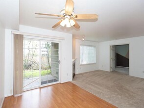 18505 SE Newport Way in Issaquah, WA - Building Photo - Building Photo