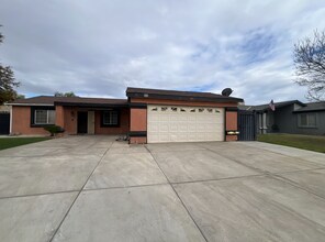 511 Badger Flat St in Bakersfield, CA - Building Photo - Building Photo