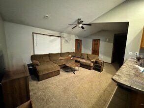 22174 Vine St in Oldenburg, IN - Foto de edificio - Building Photo