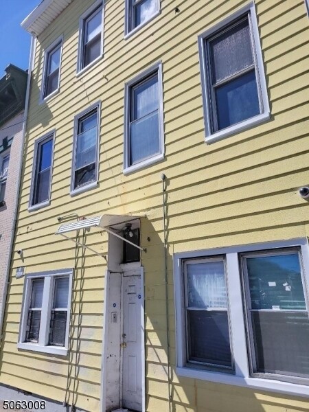 163 Oliver St-Unit -5 in Paterson, NJ - Building Photo