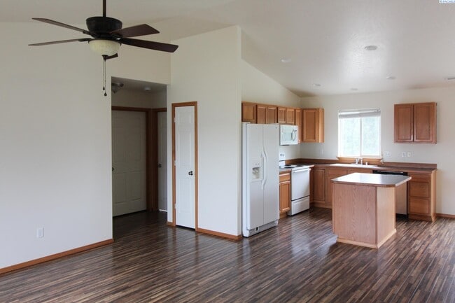 5108 Catalonia Dr in Pasco, WA - Building Photo - Building Photo