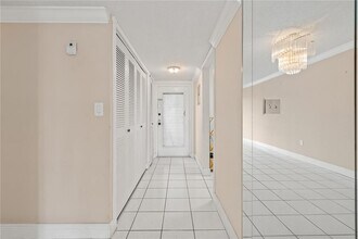 8350 Sands Point Blvd in Tamarac, FL - Building Photo - Building Photo