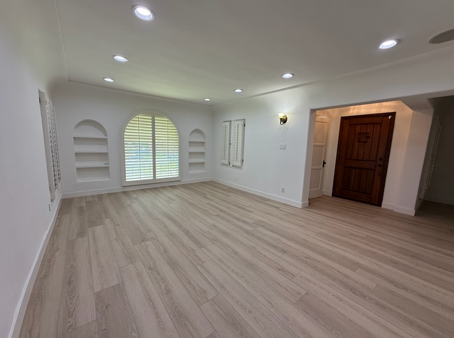 property at 2934 Farmdale Ave