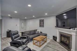 1732 Harrow Ct in Wheaton, IL - Building Photo - Building Photo