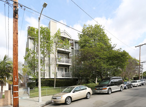 Greenlawn Apartments in Culver City, CA - Foto de edificio - Building Photo