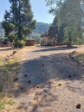 2401 E Fork Rd in Williams, OR - Building Photo - Building Photo