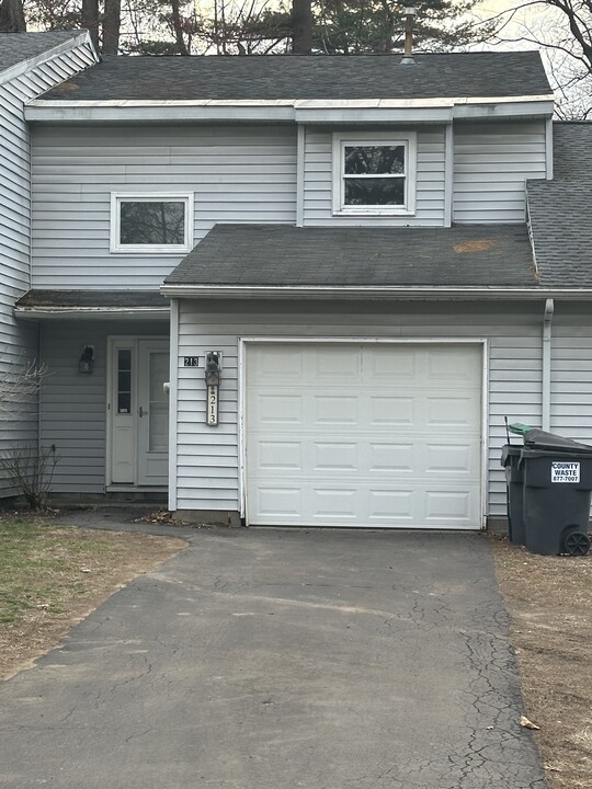 213 Tallow Wood Dr in Clifton Park, NY - Building Photo